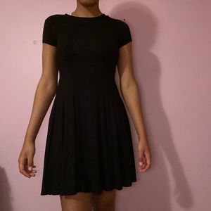 🎉💕HP💕🎉Forever 21 Black Short Sleeve Skater Dress